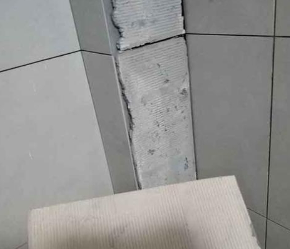 荷塘瓷砖空鼓维修公司分享下厨房瓷砖脱落的补救措施。